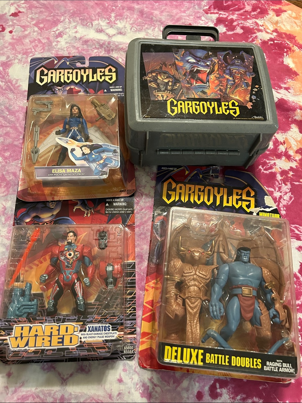 Gargoyles lunchbox NWT and figures